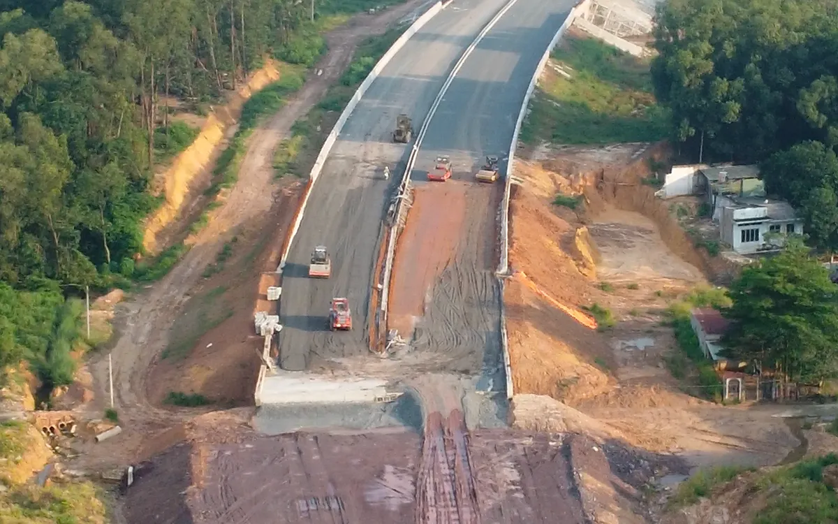 Một gói thầu đang thi công tại Dự án cao tốc Biên Hoà – Vũng Tàu tại Đồng Nai. Ảnh: P.N.

