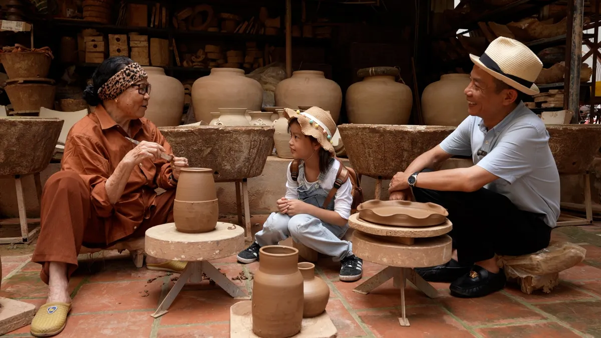 Hành trình nghệ thuật của cha con nhạc sĩ Nguyễn Vĩnh Tiến trong Cha con vạn dặm - Ảnh 1.