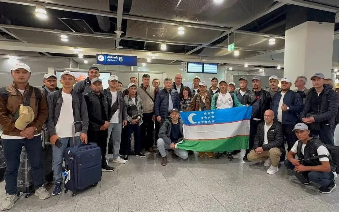 Một nhóm lao động người Uzbekistan đến Đức để làm việc trong lĩnh vực vận tải (Ảnh: Yuz) Một nhóm lao động người Uzbekistan đến Đức để làm việc trong lĩnh vực vận tải (Ảnh: Yuz)