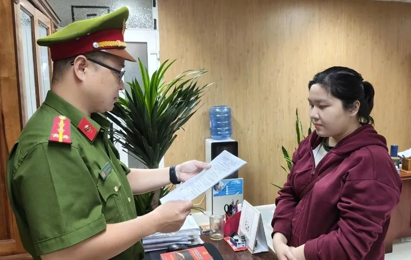 Vay tiền của đồng nghiệp để đáo hạn, nữ nhân viên ngân hàng “bỏ túi” hơn 5,9 tỷ đồng - Ảnh 1.