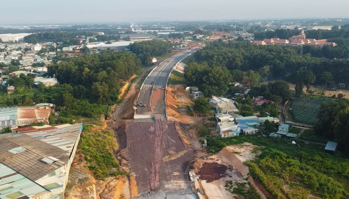 Cao tốc Biên Hòa – Vũng Tàu nguy cơ trễ tiến độ, sản lượng mới đạt 50%- Ảnh 1. Cao tốc Biên Hòa – Vũng Tàu nguy cơ trễ tiến độ, sản lượng mới đạt 50%- Ảnh 1.