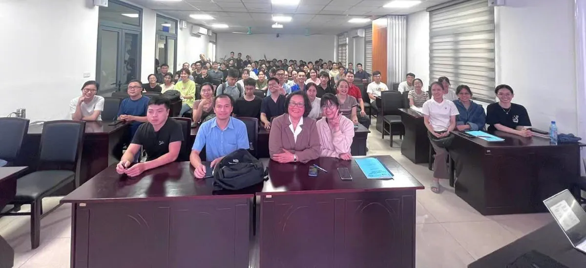 PGS.TS.BS Hoàng Thị Phượng - Chuyên gia đầu ngành trong điều trị bệnh hô hấp với hành trình 40 năm kinh nghiệm- Ảnh 2. PGS.TS.BS Hoàng Thị Phượng - Chuyên gia đầu ngành trong điều trị bệnh hô hấp với hành trình 40 năm kinh nghiệm- Ảnh 2.