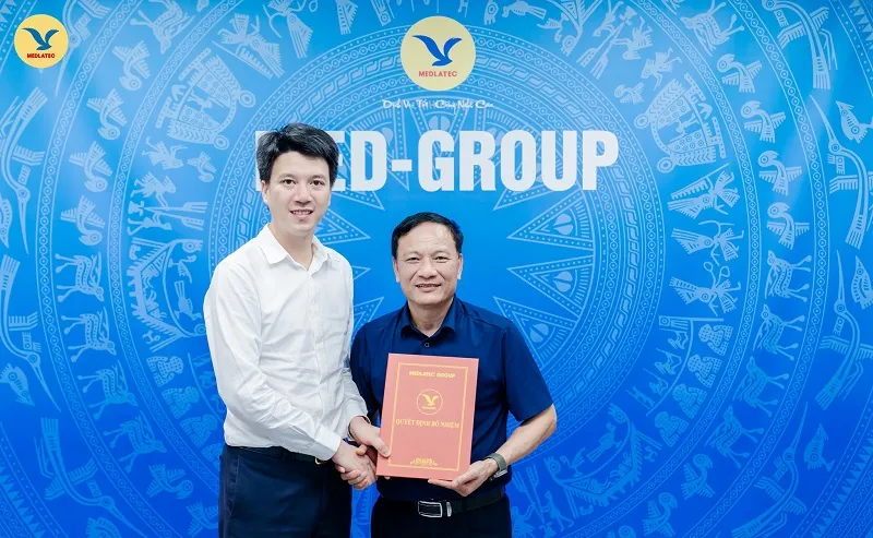 PGS.TS.BSCC Hoàng Tiến Tuyên - Chuyên gia bệnh truyền nhiễm được người bệnh gửi trọn niềm tin - Ảnh 4. PGS.TS.BSCC Hoàng Tiến Tuyên - Chuyên gia bệnh truyền nhiễm được người bệnh gửi trọn niềm tin - Ảnh 4.