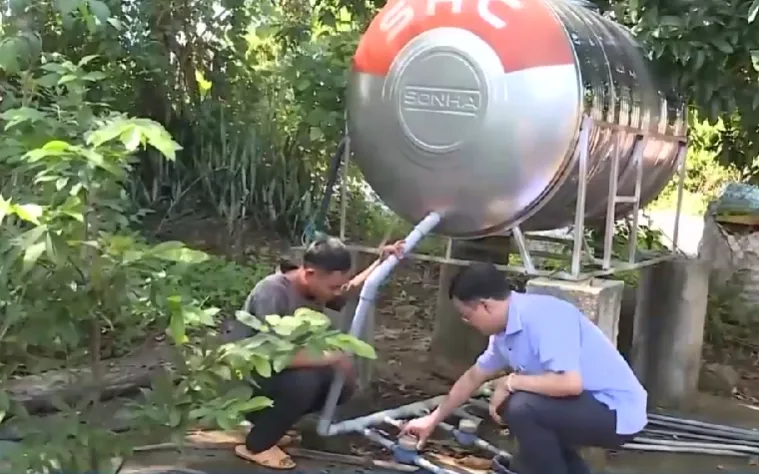 Người dân xã vùng cao thiếu nước ngay giữa mùa mưa - Ảnh 2.