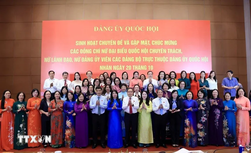 Chủ tịch Quốc hội gặp mặt nữ đại biểu Quốc hội, lãnh đạo thuộc Đảng ủy Quốc hội- Ảnh 1. Chủ tịch Quốc hội gặp mặt nữ đại biểu Quốc hội, lãnh đạo thuộc Đảng ủy Quốc hội- Ảnh 1.