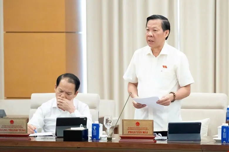 Chủ nhiệm Ủy ban Kinh tế - Tài chính Phan Văn Mãi. Chủ nhiệm Ủy ban Kinh tế - Tài chính Phan Văn Mãi.