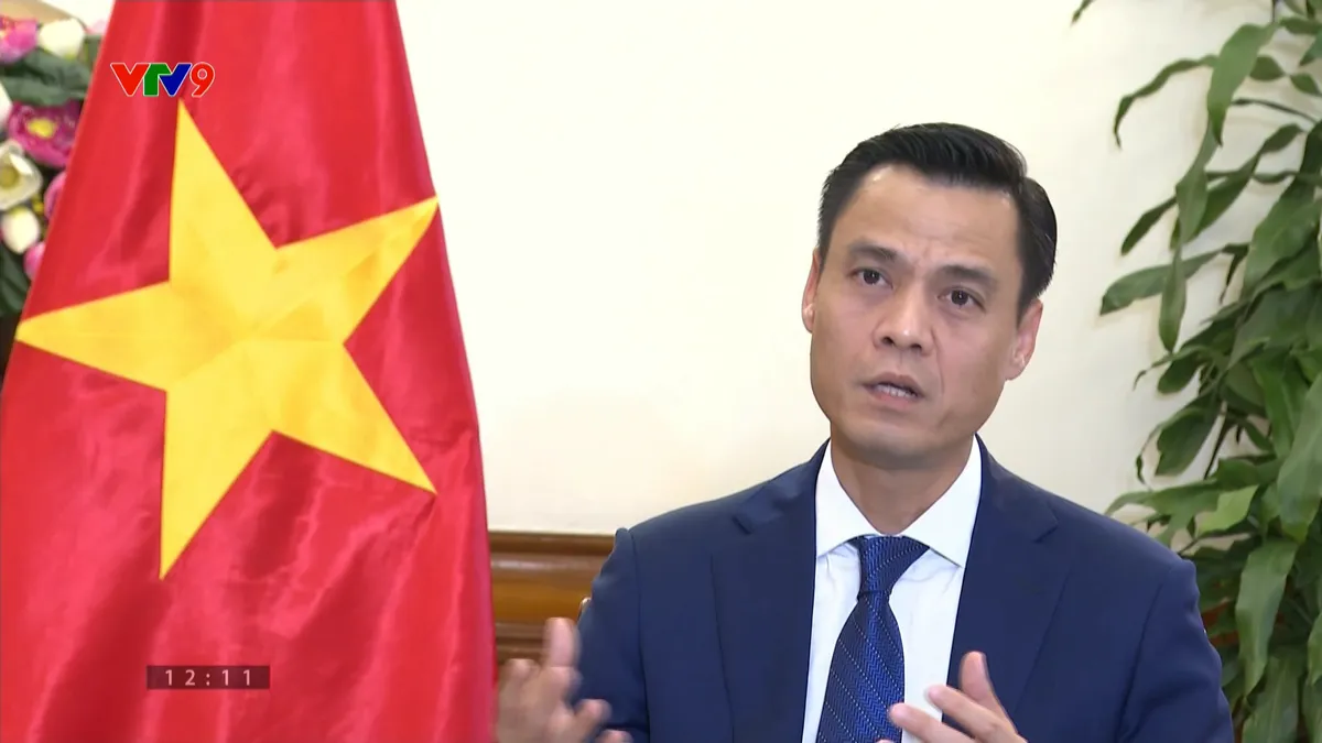 1810-PNHN- HOANG GIANG- VIET NAM CHIA SE KAN TOAN MANG.png