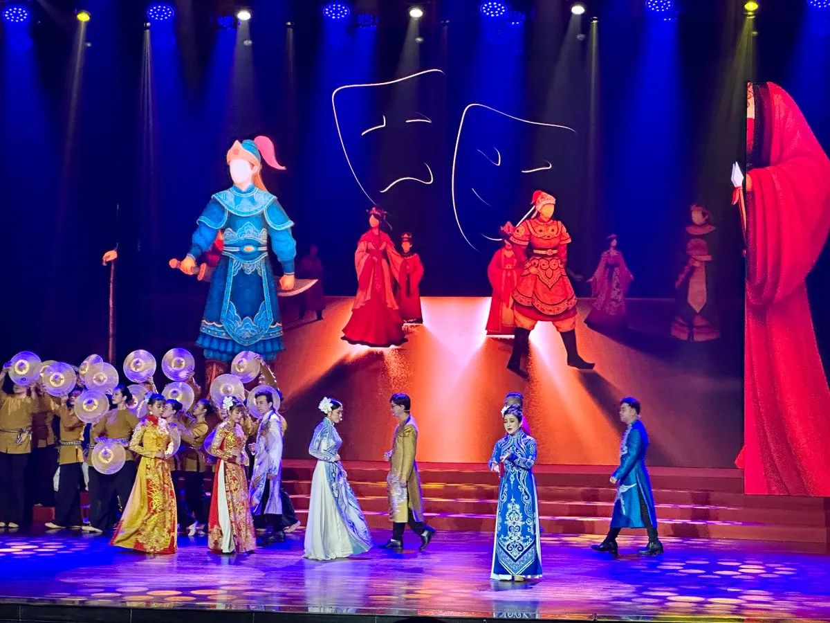 Bí thư Thành ủy TP Hồ Chí Minh đối thoại với văn nghệ sĩ - Ảnh 9.