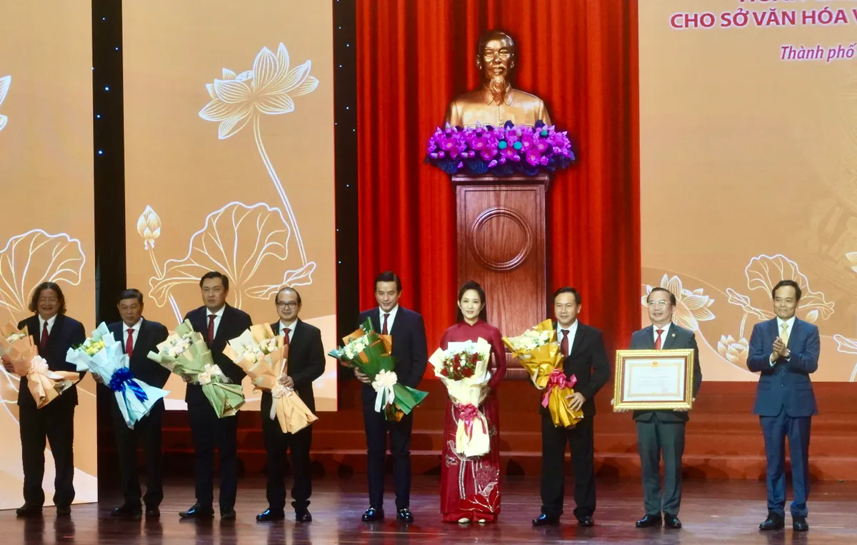 Bí thư Thành ủy TP Hồ Chí Minh đối thoại với văn nghệ sĩ - Ảnh 15.