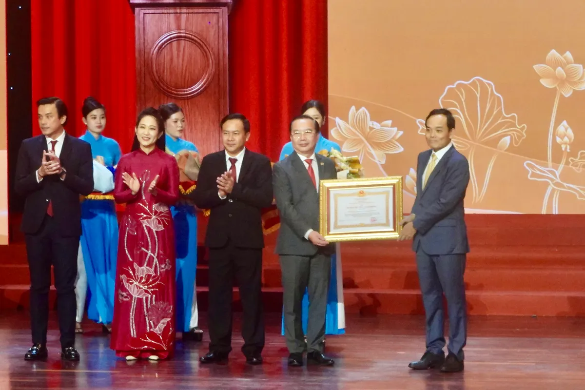 Bí thư Thành ủy TP Hồ Chí Minh đối thoại với văn nghệ sĩ - Ảnh 14.