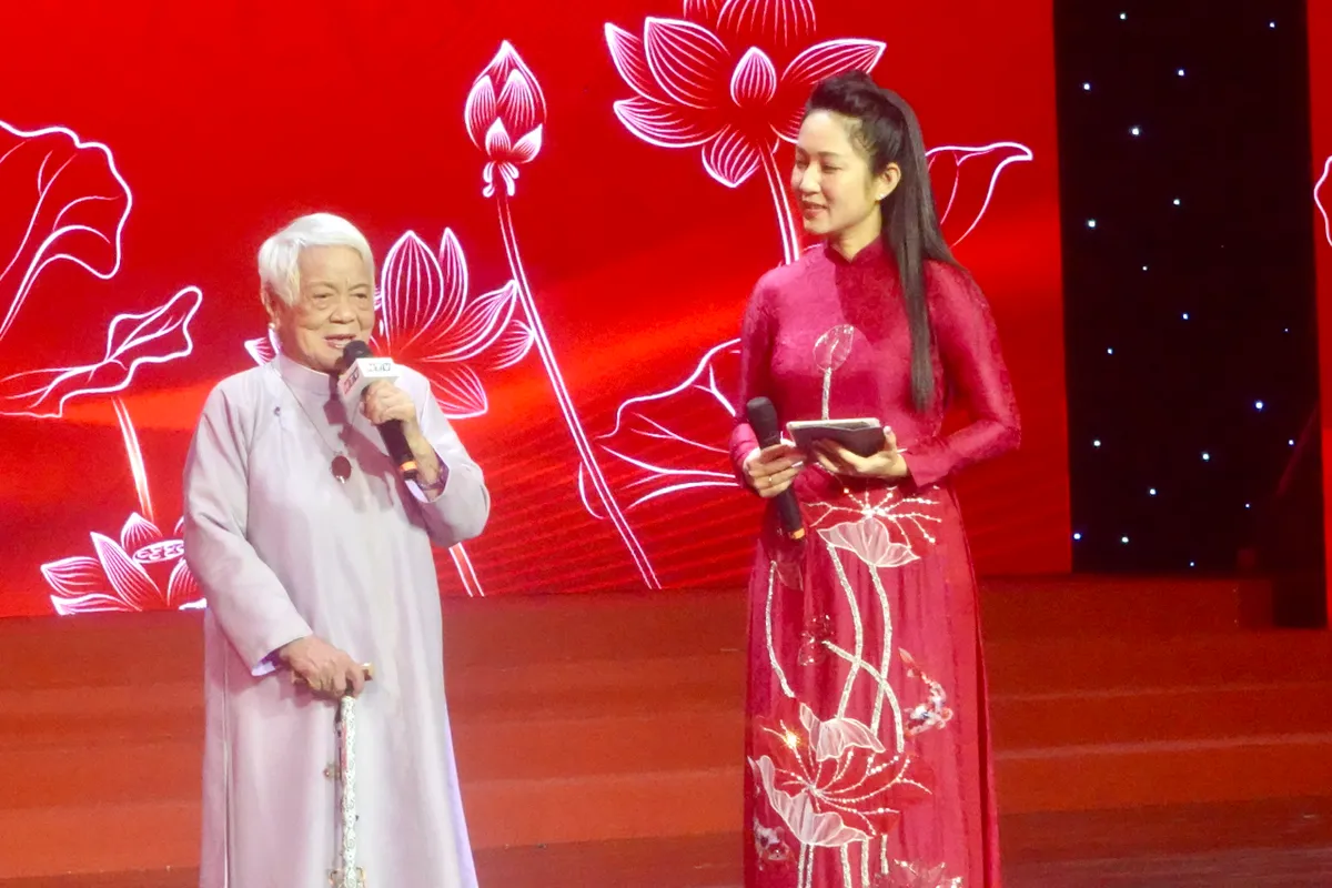 Bí thư Thành ủy TP Hồ Chí Minh đối thoại với văn nghệ sĩ - Ảnh 2.