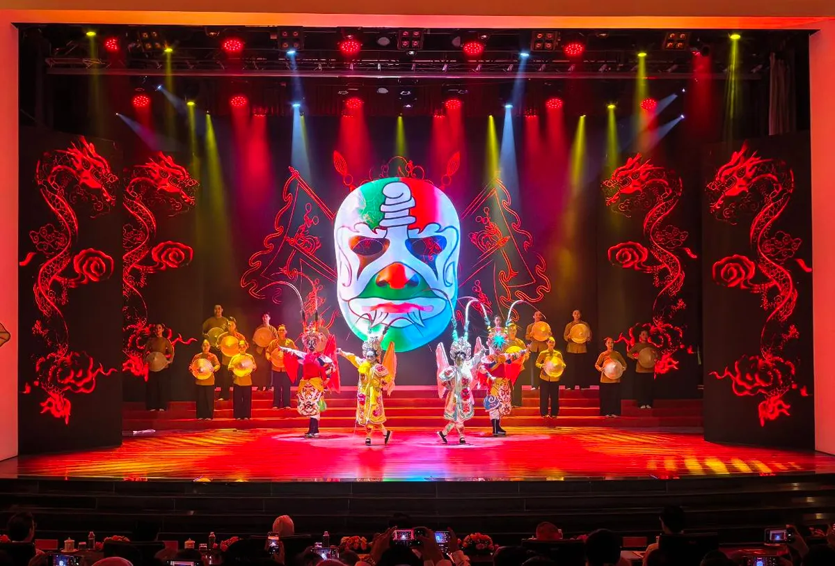 Bí thư Thành ủy TP Hồ Chí Minh đối thoại với văn nghệ sĩ - Ảnh 7.