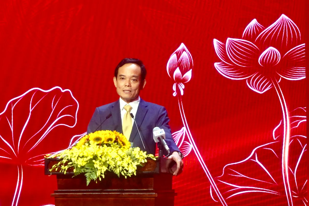 Bí thư Thành ủy TP Hồ Chí Minh đối thoại với văn nghệ sĩ - Ảnh 1.