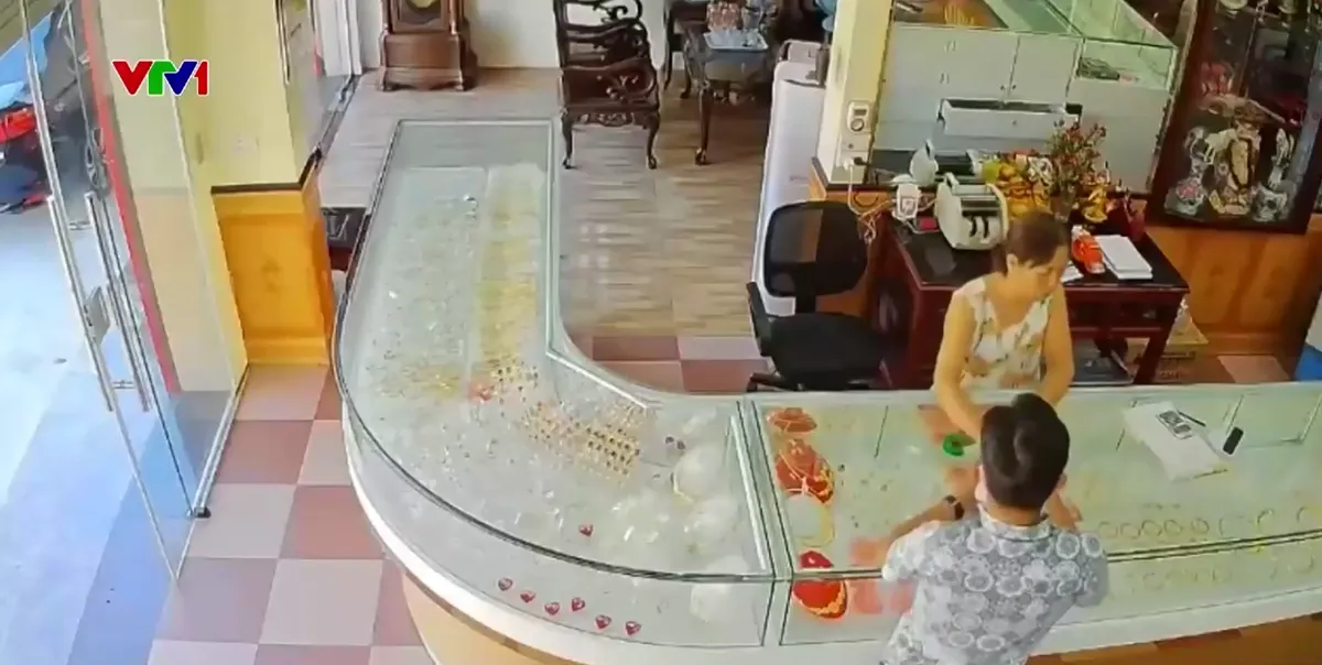 Cảnh giác bẫy lừa mua vàng giả - Ảnh 2.