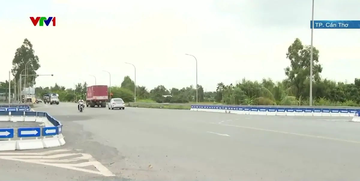 Cảnh báo tai nạn trên quốc lộ 61C - Ảnh 2.