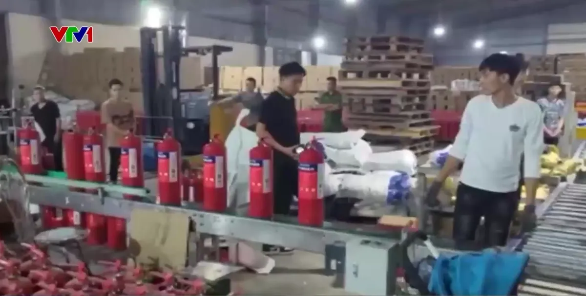 Lỗ hổng kiểm định hàng triệu bình chữa cháy giả - Ảnh 2.