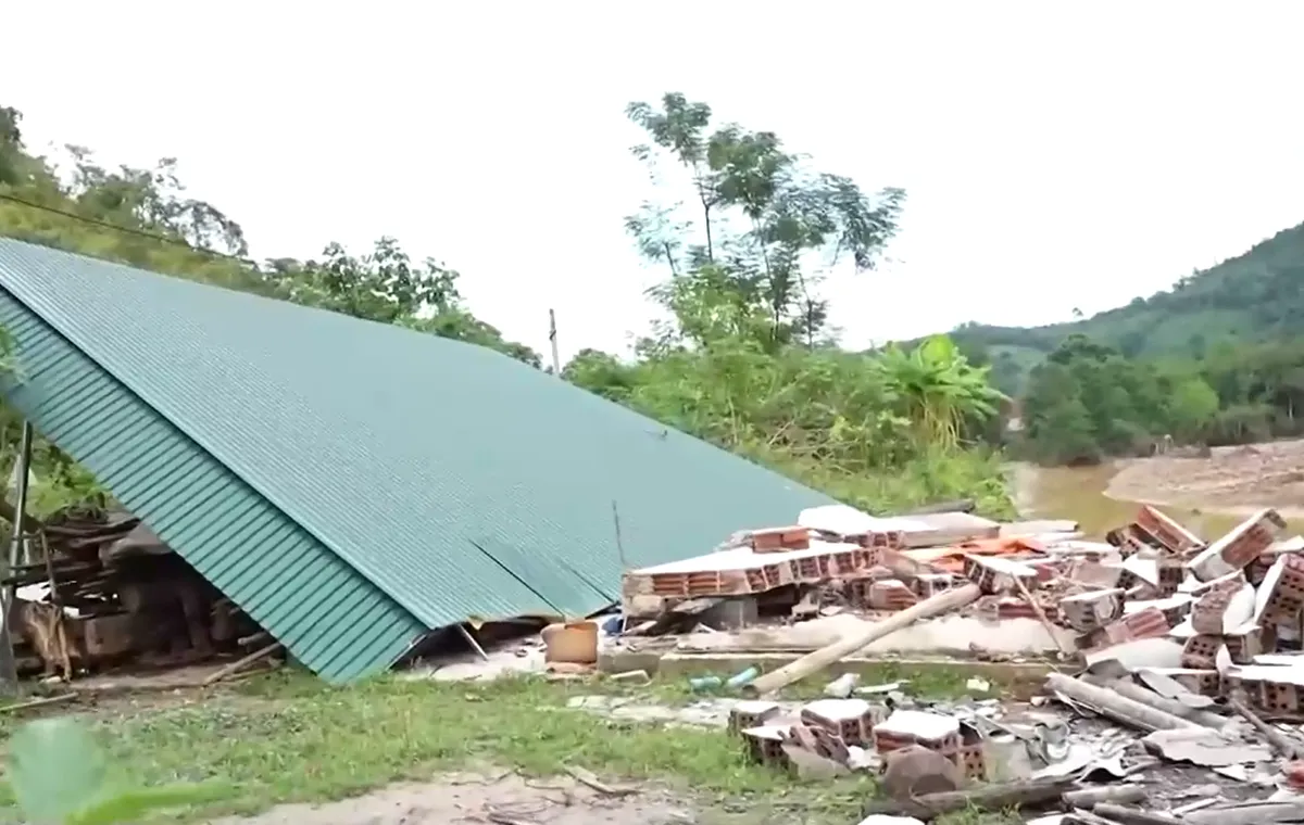 Những y&ecirc;u thương gửi trao về v&ugrave;ng b&atilde;o lụt - Ảnh 2.