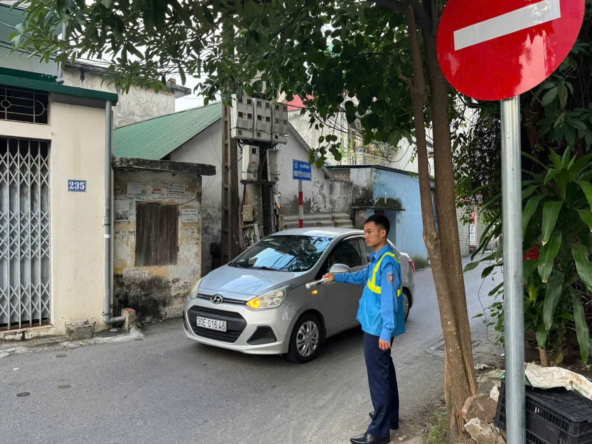 Hà Nội: Thí điểm lưu thông một chiều trên đường Đường Nguyễn Khang nhỏ từ 18/10  - Ảnh 1.
