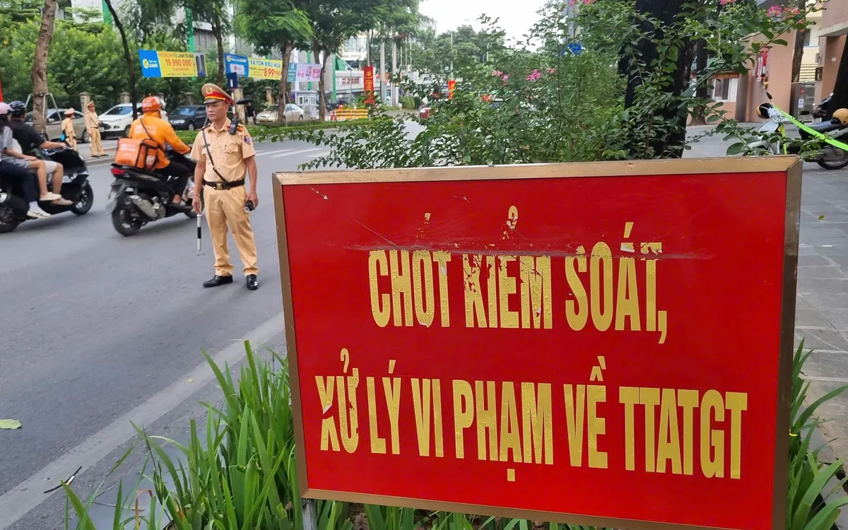 Tại Hà Nội, sau khi Cục trưởng Cục CSGT phát lệnh ra quân lực lượng CSGT đã triển khai 16 đội kiểm tra tại các tuyến đường và nút giao trọng điểm. Tại Hà Nội, sau khi Cục trưởng Cục CSGT phát lệnh ra quân lực lượng CSGT đã triển khai 16 đội kiểm tra tại các tuyến đường và nút giao trọng điểm.