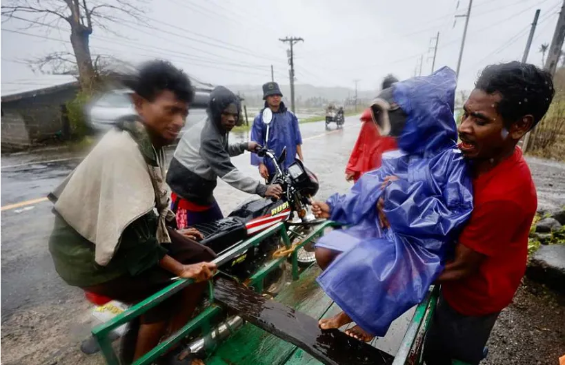 Bão Fengshen đổ bộ vào Philippines, 5 người trong một gia đình thiệt mạng - Ảnh 1. Bão Fengshen đổ bộ vào Philippines, 5 người trong một gia đình thiệt mạng - Ảnh 1.