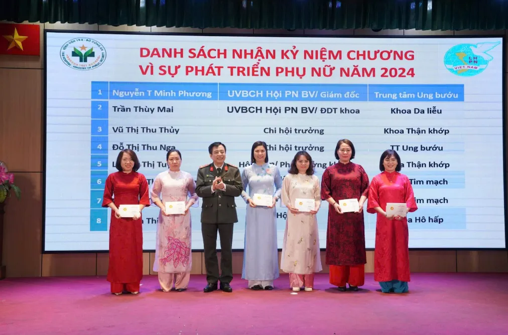 Nữ bác sĩ công an hơn 20 năm tận hiến nơi tuyến đầu ung bướu - Ảnh 4.