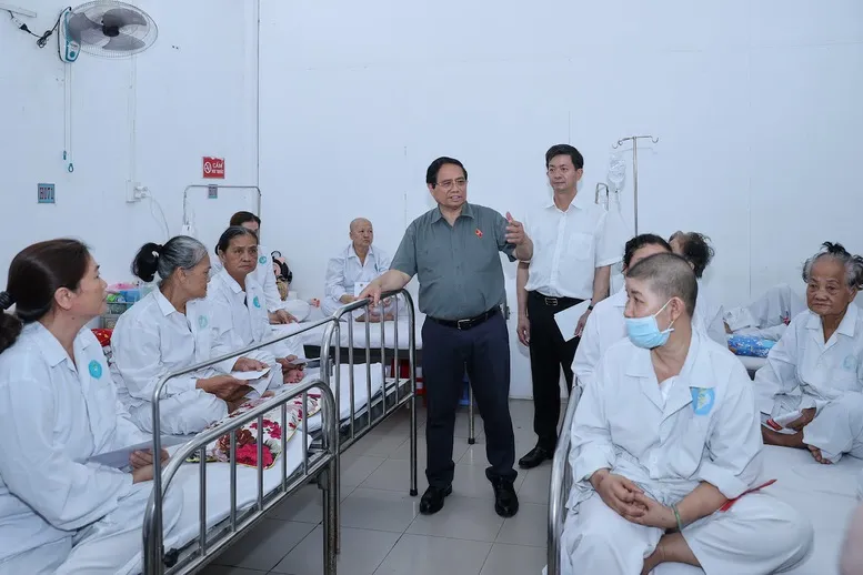 Thủ tướng: Chậm nhất cuối năm 2026 phải xong dự án Bệnh viện Ung bướu Cần Thơ - Ảnh 1.