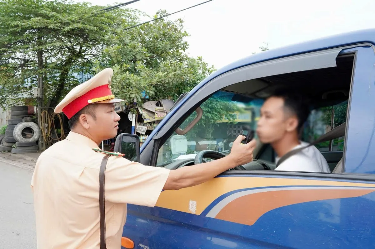 Đồng Nai: Ra quân kiểm tra nồng độ cồn, xử lý nghiêm vi phạm giao thông qua phản ánh của người dân - Ảnh 1.