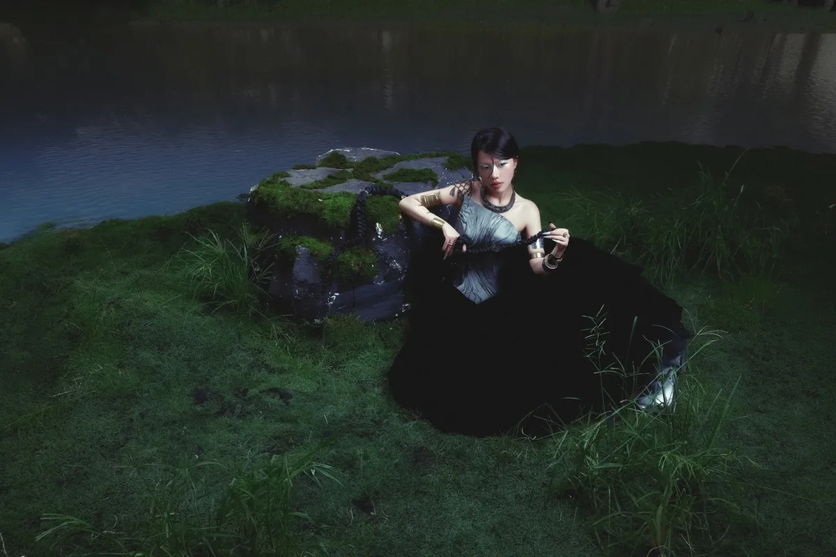 Chất nữ tính khác biệt trong album mới của Phùng Khánh Linh - Ảnh 1.