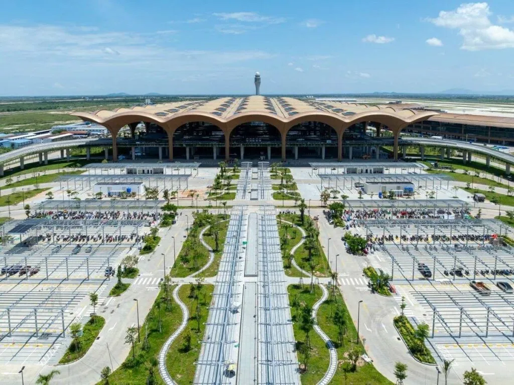 Khung cảnh sân bay quốc tế Techo vào ngày 20/10. Khung cảnh sân bay quốc tế Techo vào ngày 20/10.