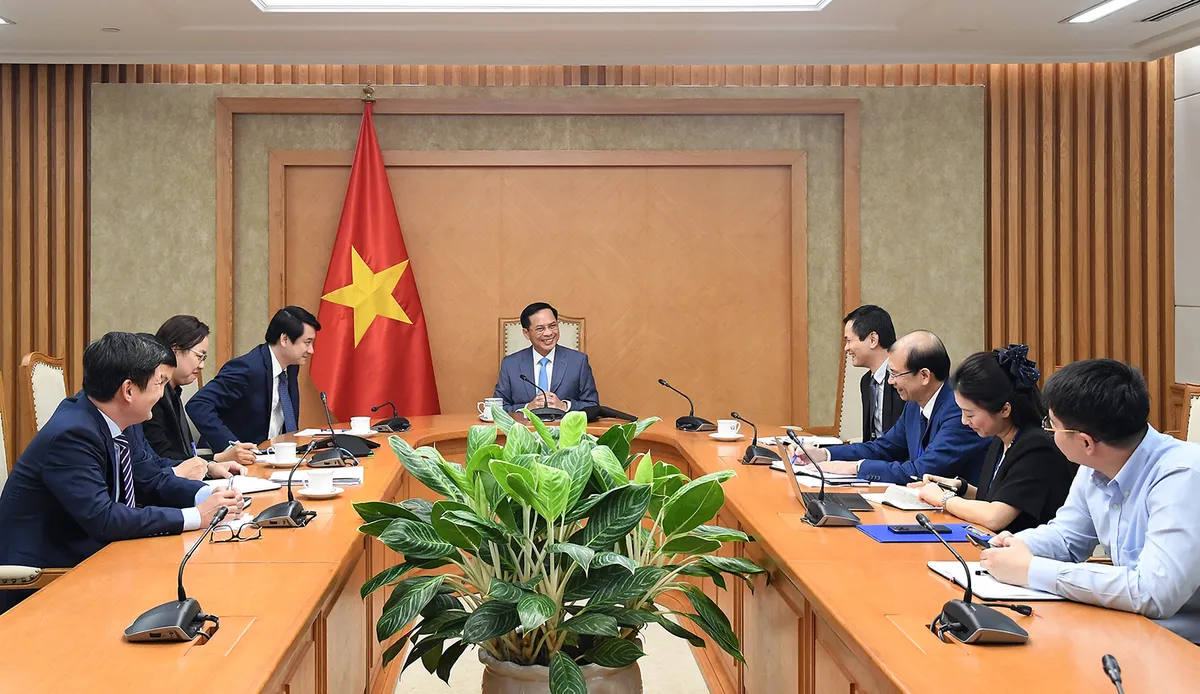 Vương quốc Anh hỗ trợ Việt Nam khắc phục hậu quả bão lụt - Ảnh 5.
