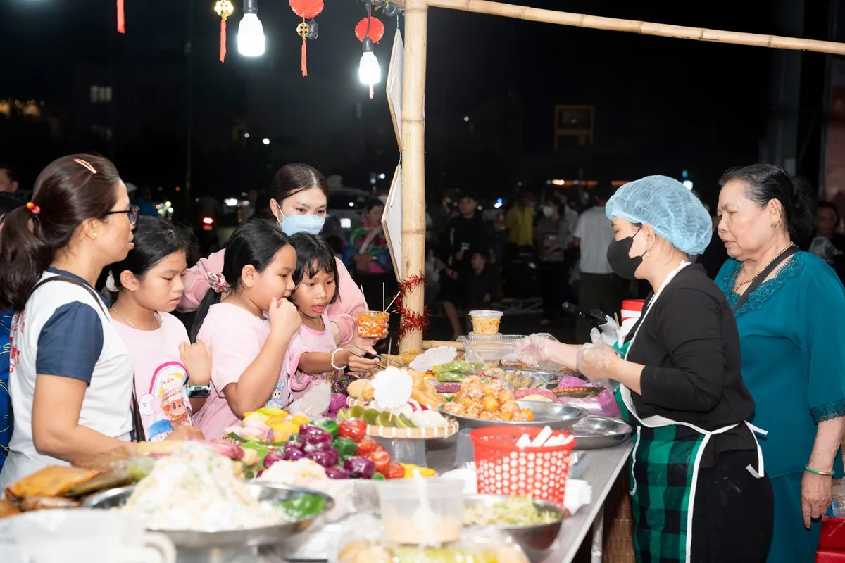 Ngày hội Bánh dân gian Nam Bộ - An Giang thu hút đông đảo du khách- Ảnh 3. Ngày hội Bánh dân gian Nam Bộ - An Giang thu hút đông đảo du khách- Ảnh 3.