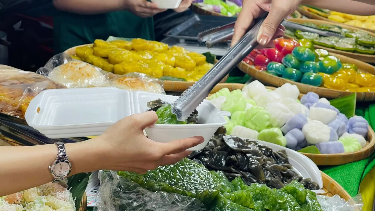 Ngày hội Bánh dân gian Nam Bộ - An Giang thu hút đông đảo du khách- Ảnh 6. Ngày hội Bánh dân gian Nam Bộ - An Giang thu hút đông đảo du khách- Ảnh 6.