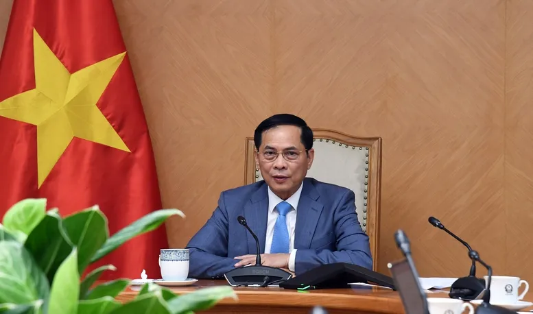 Vương quốc Anh hỗ trợ Việt Nam khắc phục hậu quả bão lụt - Ảnh 1.