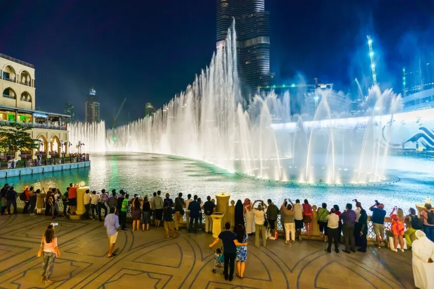 Trải nghiệm Dubai Fountain - Đài nhạc nước lớn nhất thế giới - Ảnh 1.