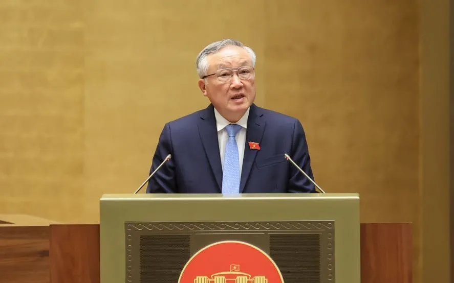 Phó Thủ tướng Thường trực Chính phủ Nguyễn Hòa Bình trình bày Báo cáo tổng kết công tác nhiệm kỳ 2021-2026 của Chính phủ - Ảnh: VGP/Nhật Bắc