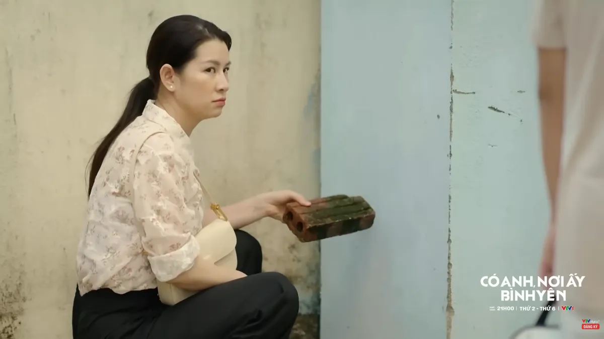 Có anh, nơi ấy bình yên - Tập 48: Bà Mừng kiên quyết phản đối Chí lấy "gái ngành" - Ảnh 7.