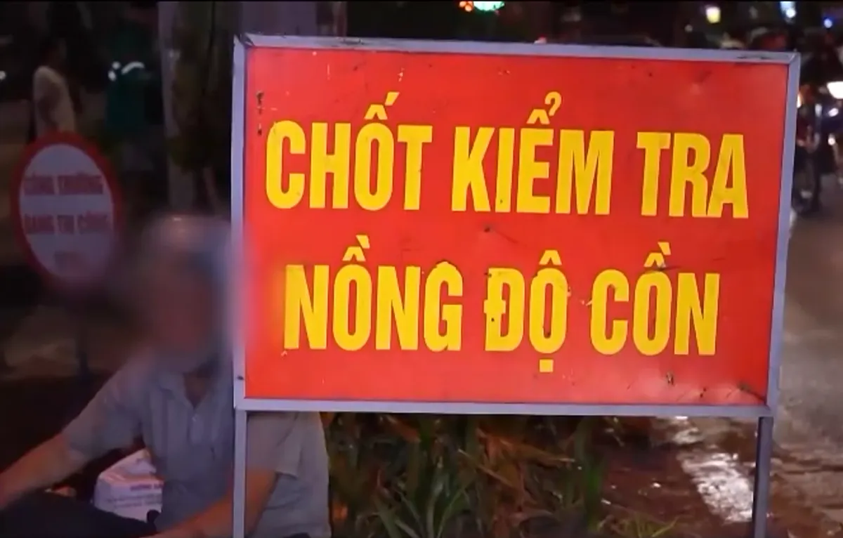 Hà Nội ra quân xử lý vi phạm nồng độ cồn  - Ảnh 1.