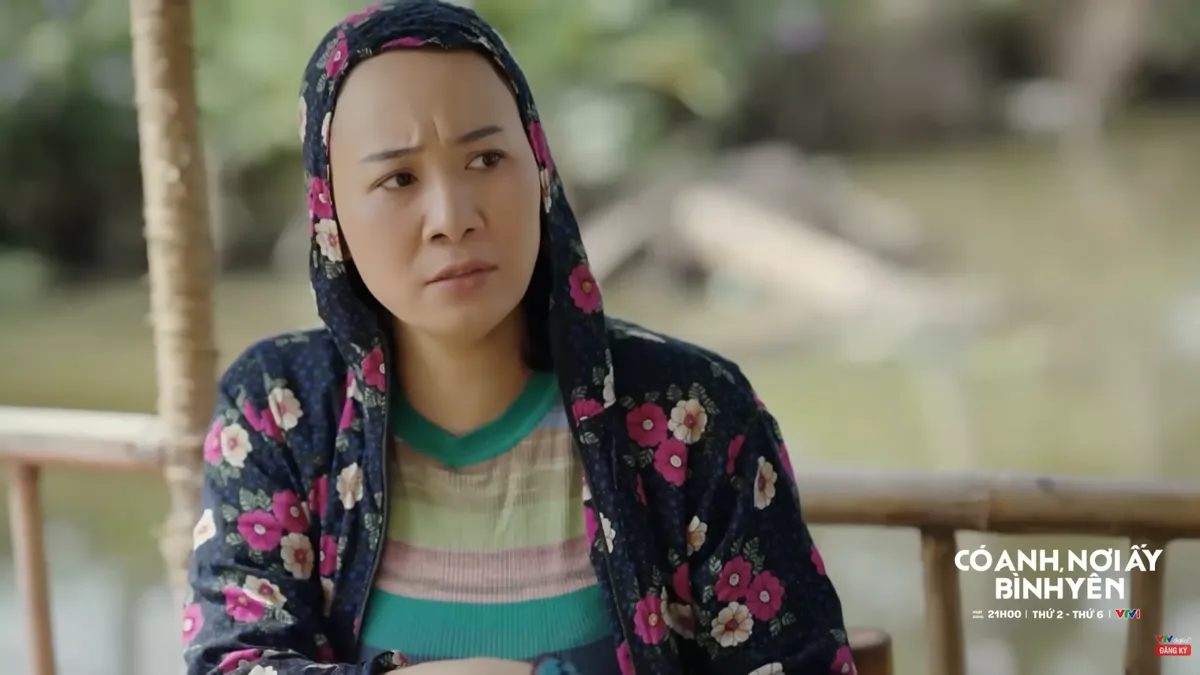 Có anh, nơi ấy bình yên - Tập 48: Bà Mừng kiên quyết phản đối Chí lấy "gái ngành" - Ảnh 3.