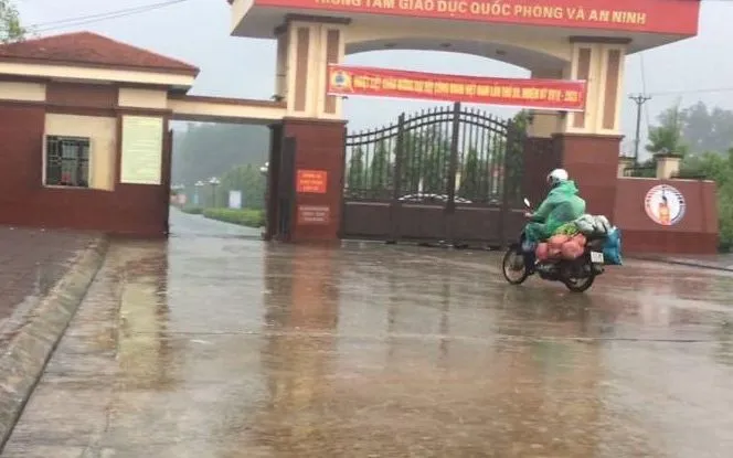 Trung tâm giáo dục quốc phòng và an ninh Đại học Thái Nguyên nơi hơn 240 sinh viên nghi bị ngộ độc thực phẩm.
 Trung tâm giáo dục quốc phòng và an ninh Đại học Thái Nguyên nơi hơn 240 sinh viên nghi bị ngộ độc thực phẩm.