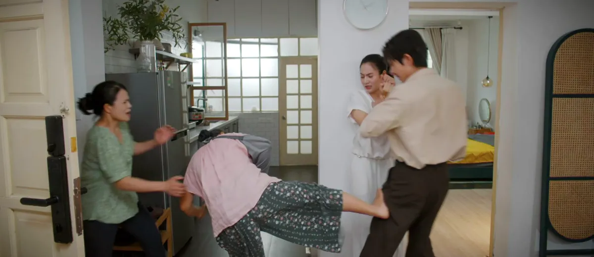 Gió ngang khoảng trời xanh - Tập 31: Lừa Ngân, 'tổng tài' Trường bị hội hưu trí đánh chạy mất dép - Ảnh 4.
