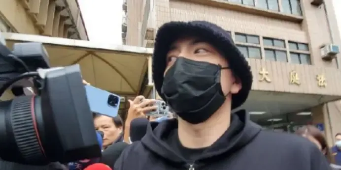 Chồng Giả Tịnh Văn bị bắt vì trốn nghĩa vụ quân sự  - Ảnh 1.