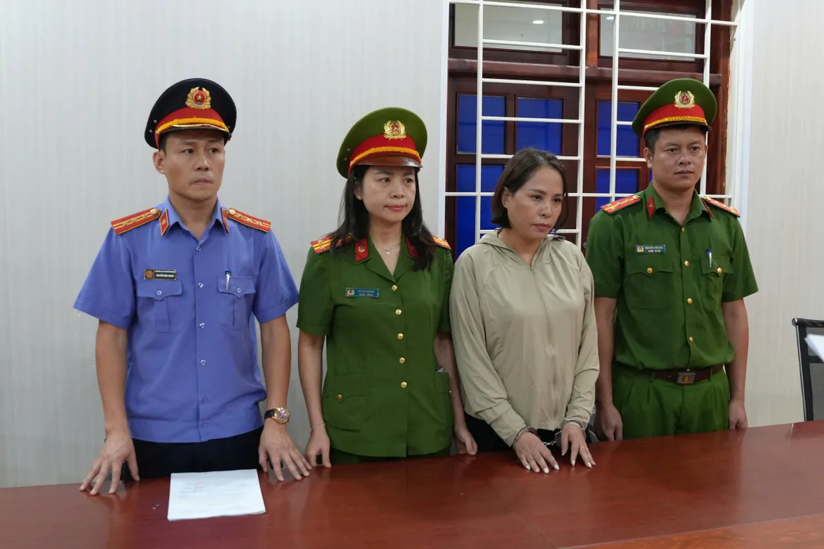 Bắt nữ giám đốc sản xuất hơn 2,7 triệu lít dầu ăn giả, thu lợi 75 tỷ đồng - Ảnh 2.