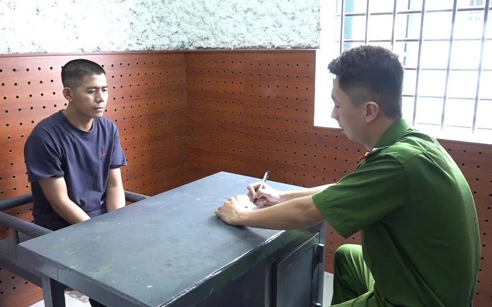 Đối tượng Ngô Văn Phương tại cơ quan công an. (Ảnh: CA) Đối tượng Ngô Văn Phương tại cơ quan công an. (Ảnh: CA)