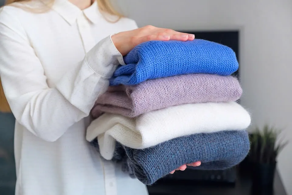 4 cách xử lý xơ vải áo len cực nhanh bằng vật dụng có sẵn- Ảnh 2. 4 cách xử lý xơ vải áo len cực nhanh bằng vật dụng có sẵn- Ảnh 2.