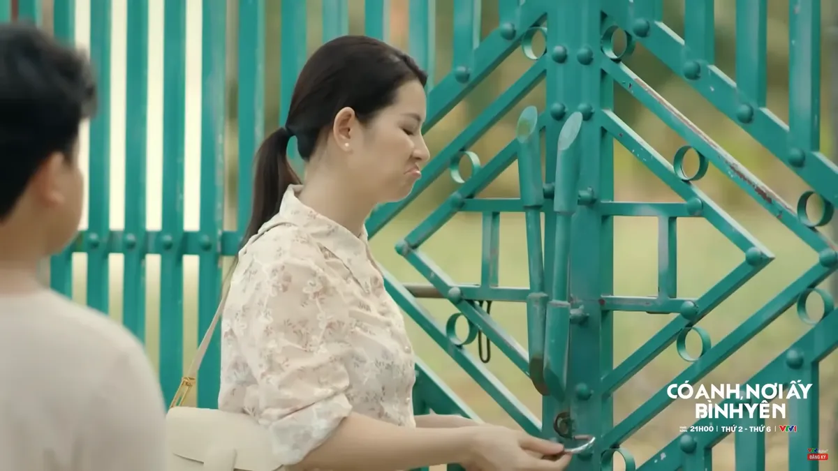 Có anh, nơi ấy bình yên - Tập 49: Bà Nga động viên chồng yên tâm đi tù - Ảnh 6.