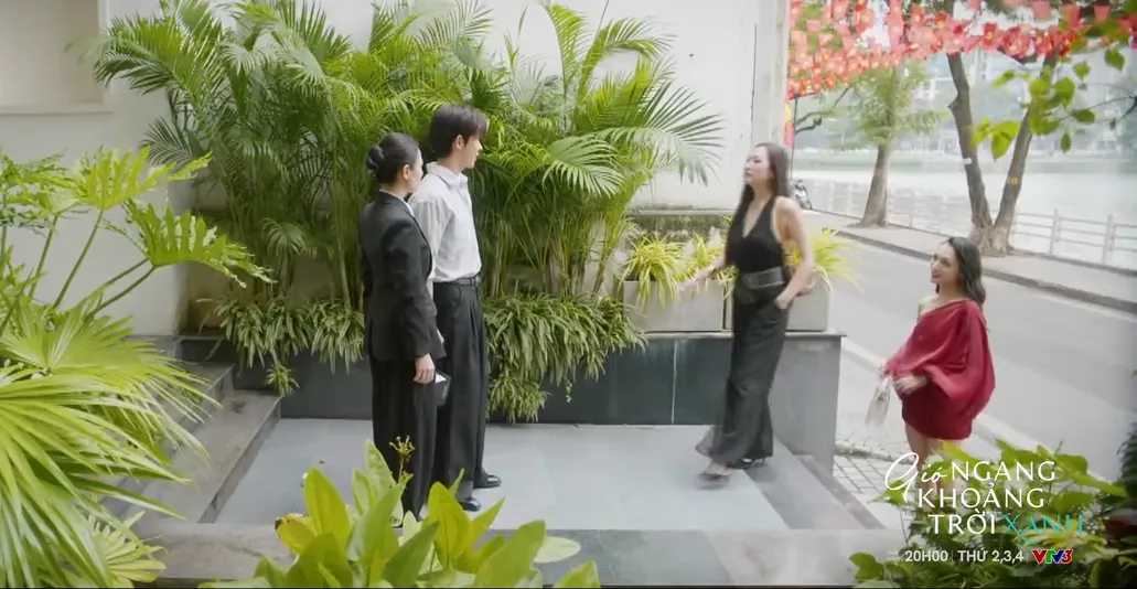 Gió ngang khoảng trời xanh - Tập 32: Ngân bị đánh ghen vì 'tổng tài' - Ảnh 1.