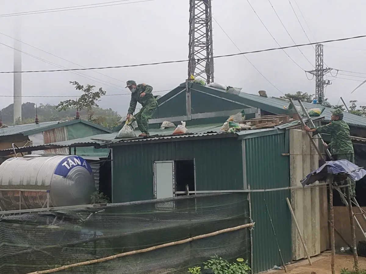 Quảng Trị: Ứng phó với mưa lớn và nguy cơ sạt lở đất do bão số 12 - Ảnh 1.