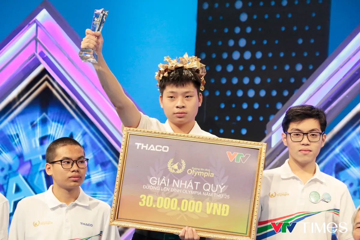 Những giây phút vỡ oà đưa Duy Khoa đến Chung kết Đường lên đỉnh Olympia 2025 - Ảnh 1.