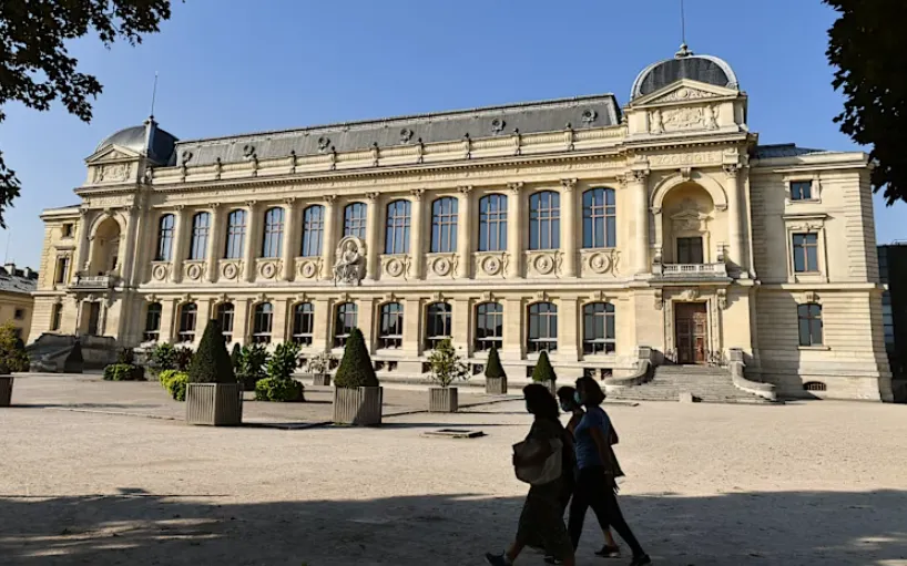 Mặt tiền của Phòng trưng bày Tiến hóa của Bảo tàng Lịch sử Tự nhiên Quốc gia Paris (Ảnh: iStock) Mặt tiền của Phòng trưng bày Tiến hóa của Bảo tàng Lịch sử Tự nhiên Quốc gia Paris (Ảnh: iStock)