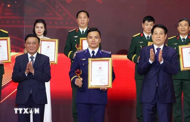 Chủ tịch nước Lương Cường dự Lễ trao giải Cuộc thi Ch&iacute;nh luận về Bảo vệ nền tảng tư tưởng của Đảng lần thứ Năm  - Ảnh 2.